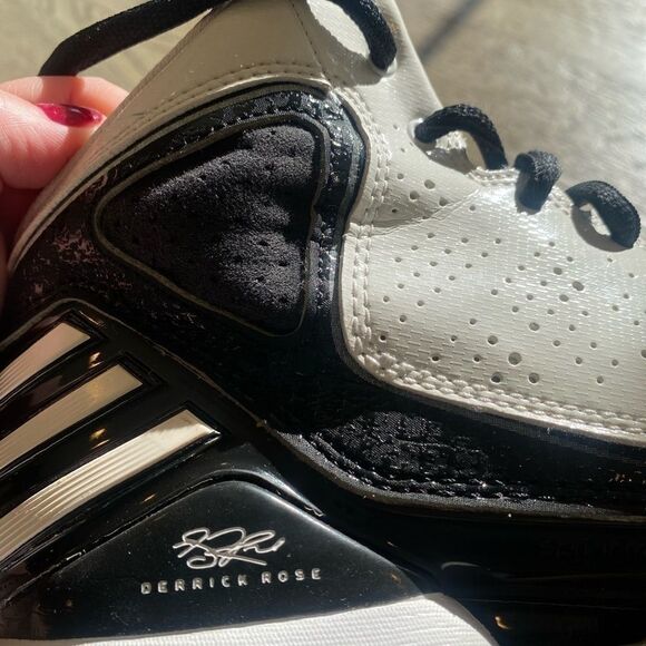 Derrick Rose BasketBAll Shoes  - Picture 9 of 9
